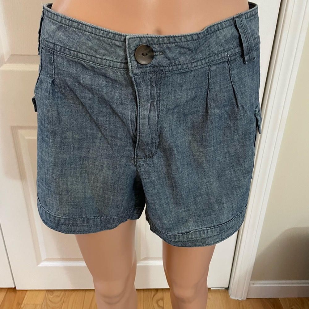 Gap indigo 100% cotton women shorts